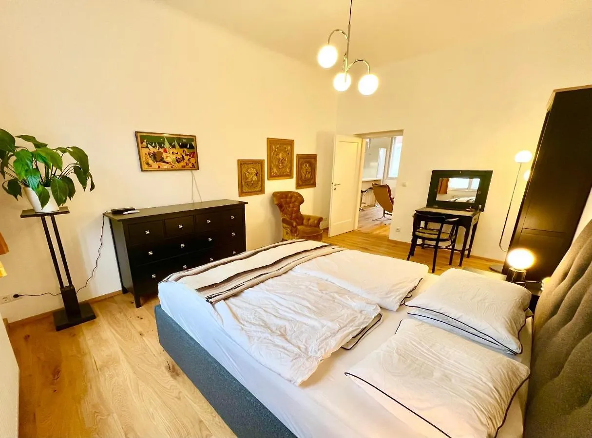 Vintage Design Apartment II Vienna Austria